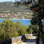 Vakantiehuis Nada With Garden, 80m From The *
