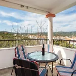 Vakantiehuis Nada With Garden, 80m From The Vinišće