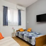 Vakantiehuis Nada With Garden, 80m From The Vinišće
