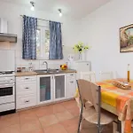Vakantiehuis Nada With Garden, 80m From The
