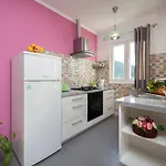 Vakantiehuis Nada With Garden, 80m From The *