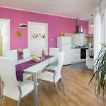Vakantiehuis Nada With Garden, 80m From The