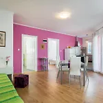 Vakantiehuis Nada With Garden, 80m From The