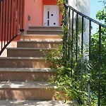 Vakantiehuis Nada With Garden, 80m From The