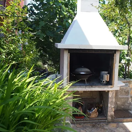 Vakantiehuis Nada With Garden, 80m From The