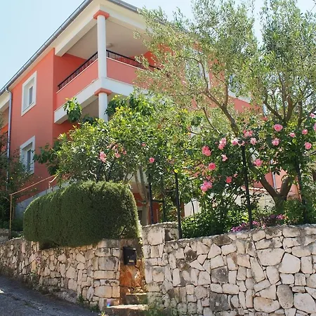 Vakantiehuis Nada With Garden, 80m From The Vinišće