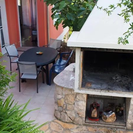 Nada With Garden, 80m From The Tatil Evi Vinišće