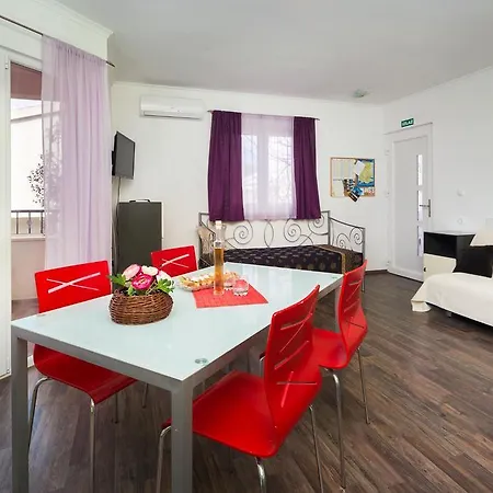 Nada With Garden, 80m From The Prázdninový dům Vinišće