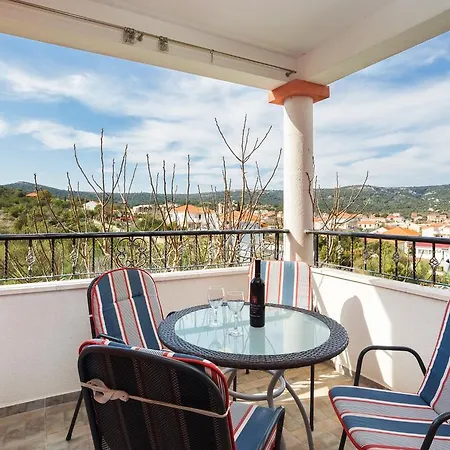 Tatil Evi Nada With Garden, 80m From The Vinišće