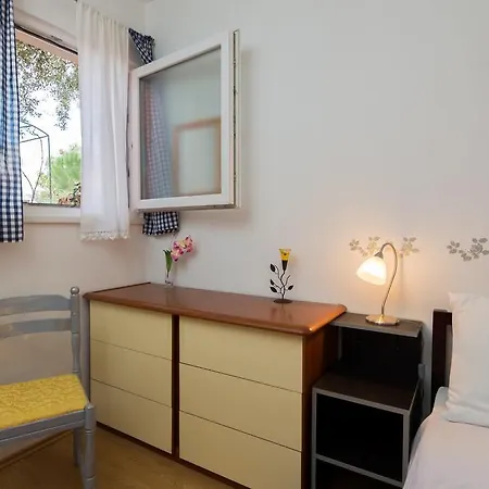 Nada With Garden, 80m From The Tatil Evi Vinišće