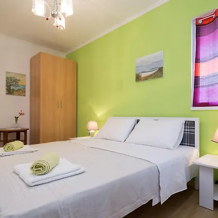 Tatil Evi Nada With Garden, 80m From The Vinišće